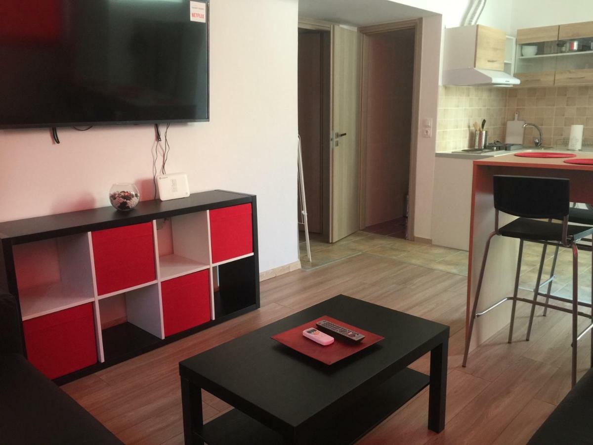 Loutraki Hostel Bagian luar foto