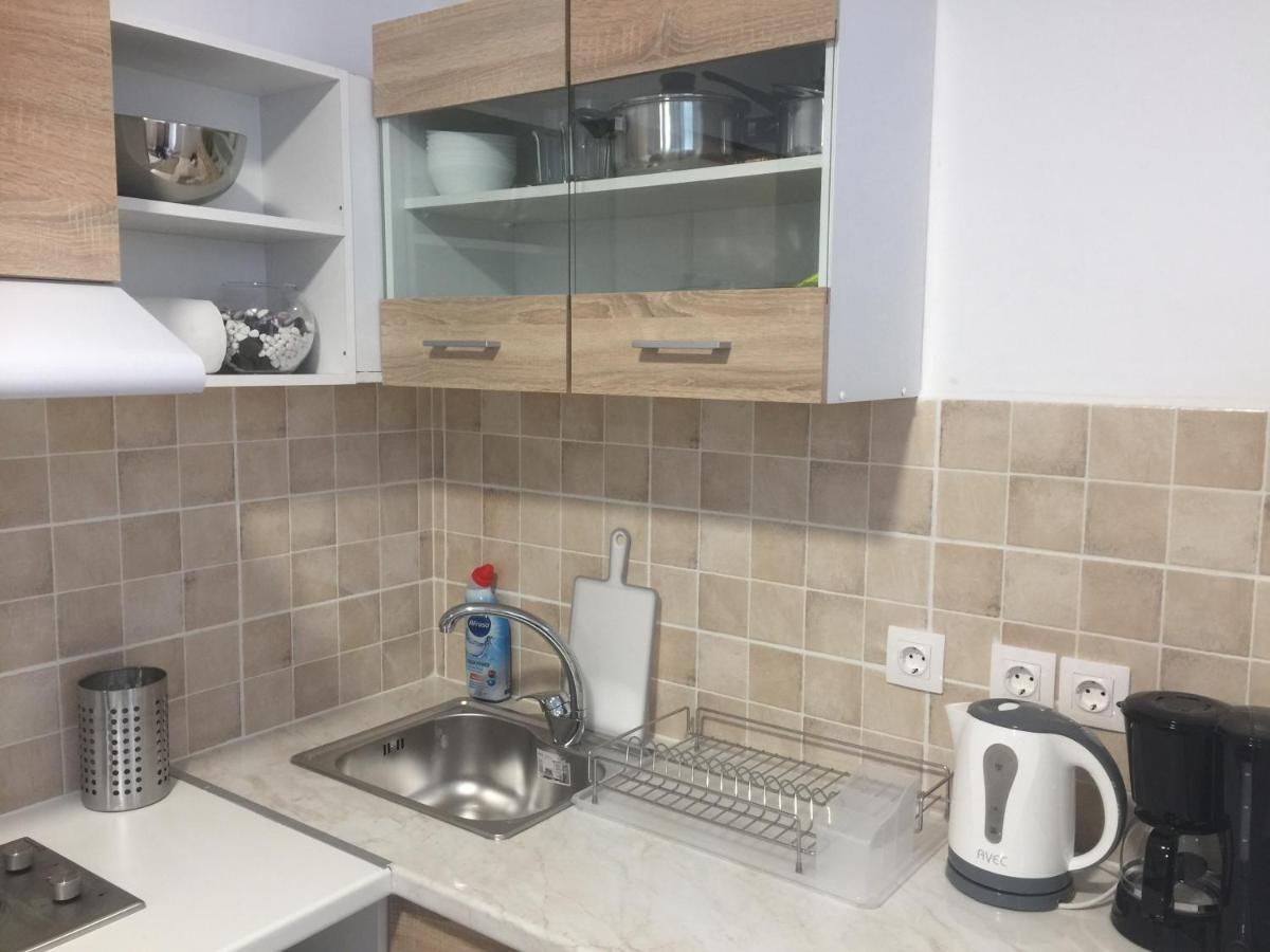 Loutraki Hostel Bagian luar foto