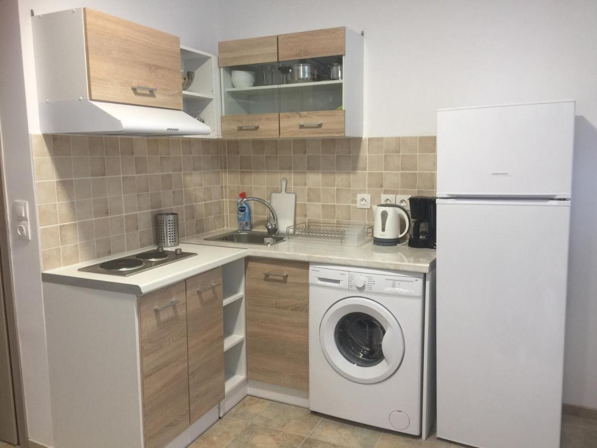 Loutraki Hostel Bagian luar foto